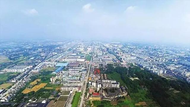 广汉因"广至汉水"而得名,秦朝为雒县,汉朝为广汉郡,省级历史文化名城.
