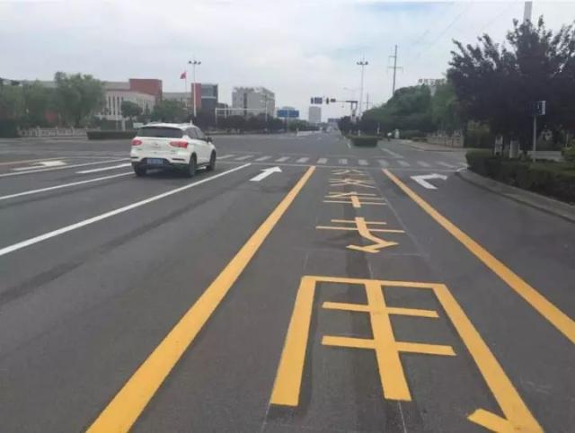 路口单独公交专用车道