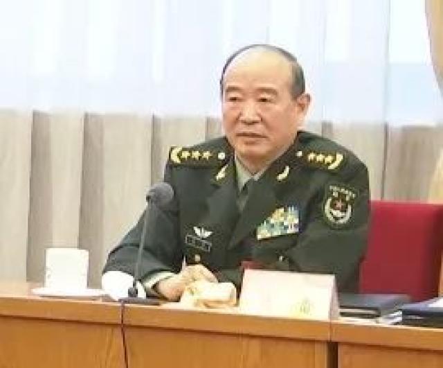 北京军区参谋长,原总参谋部副总参谋长等职,2014年任武警部队司令员