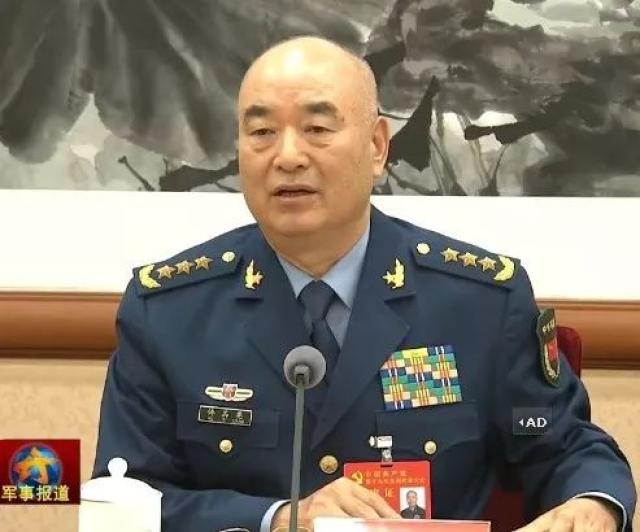 分别为: 许其亮出生于1950年,长期在空军服役,曾任职空军第八军军长