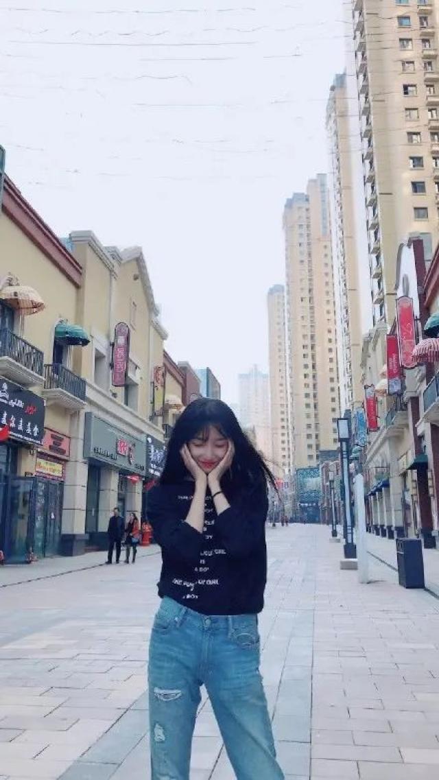 嗯,这是一个14岁的男孩,看完男生会硬硬地.