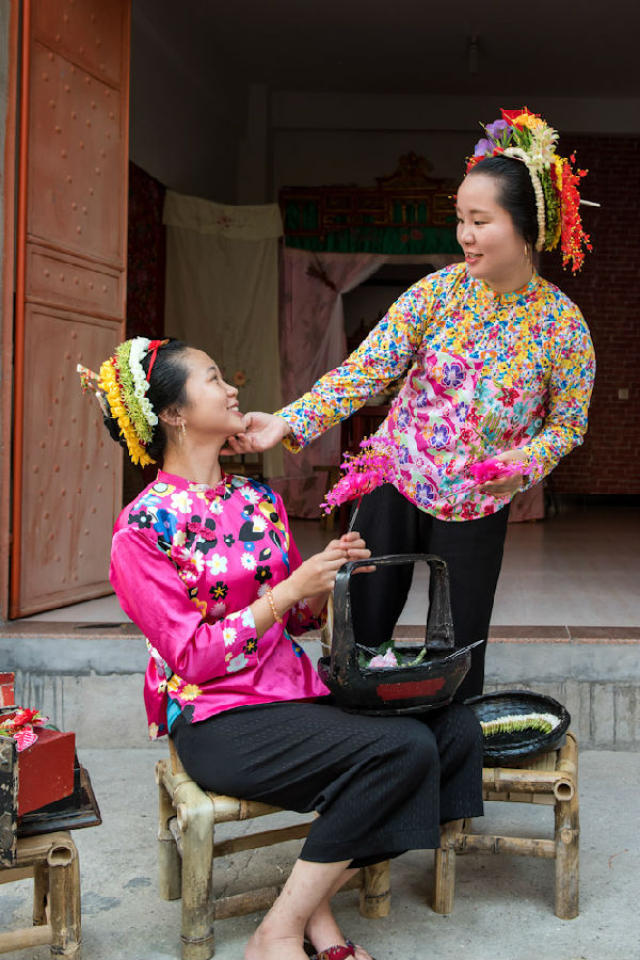 福建泉州浔埔女的服饰独特,别具一格.