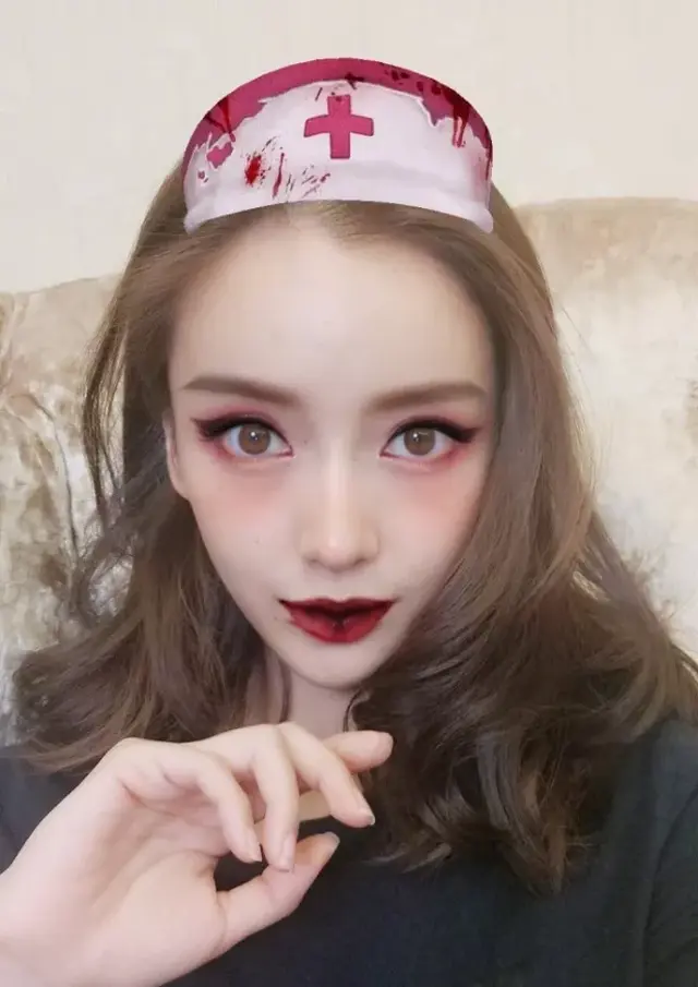 angelababy变身幽灵列车长,"妆"成这样你也能做最美女鬼!