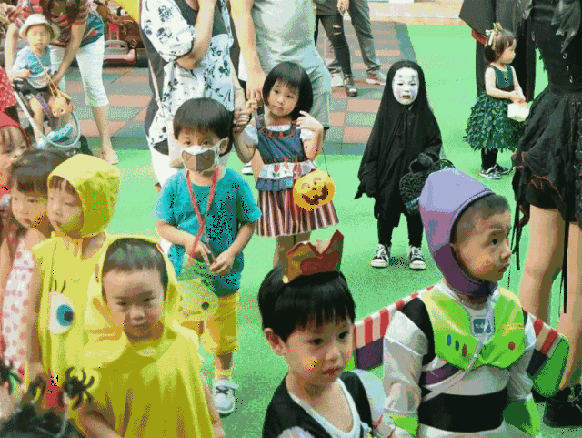 ▼ 假如还缺乏些许灵感 不如先来看看他们是怎样玩的 那位小女孩又出