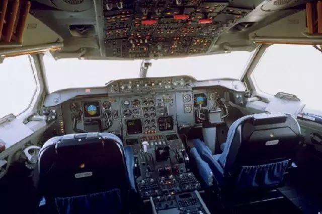 神秘的驾驶舱之空客系列! ▲a300驾驶舱有一股扑面而来的时代感.