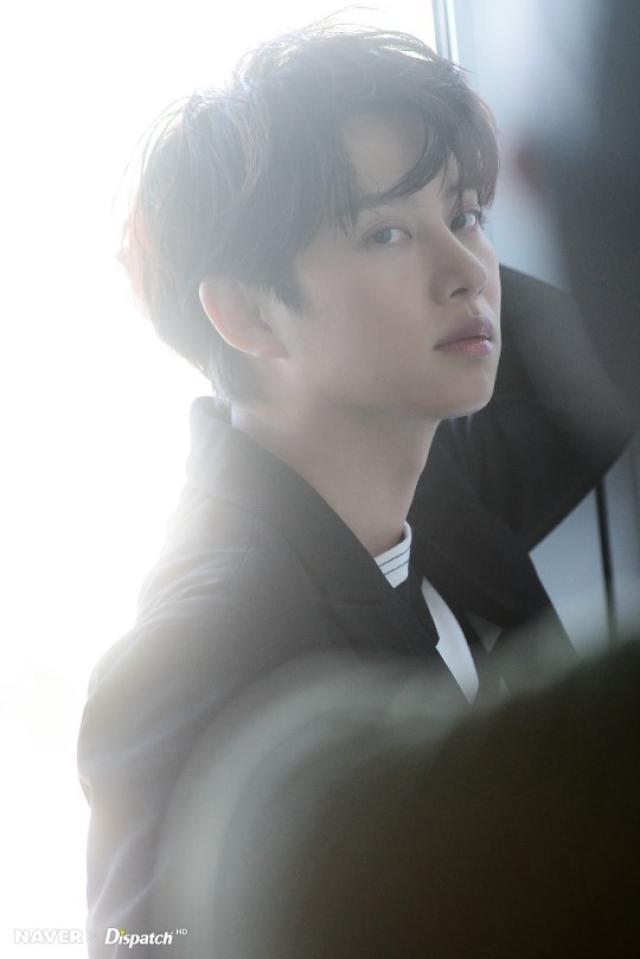 super junior公开新辑封面照 金希澈颜值在线 利特红发加持气场全开