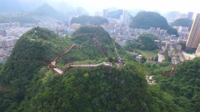 图源:六枝特区人民政府网 安六铁路推进建设 从安顺到六盘水的 安六路