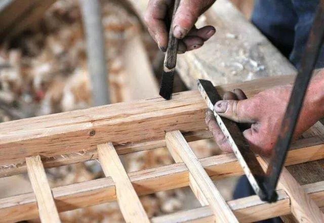 木工和油漆工一年的平均工资算不上最高,技术熟练的木工,一天甚至可以