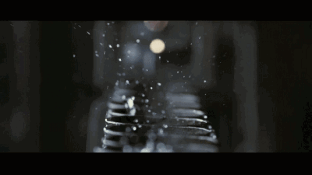 碗哥私以为,这是张艺谋独有而他人模仿不来的,10年后王家卫《一代宗师