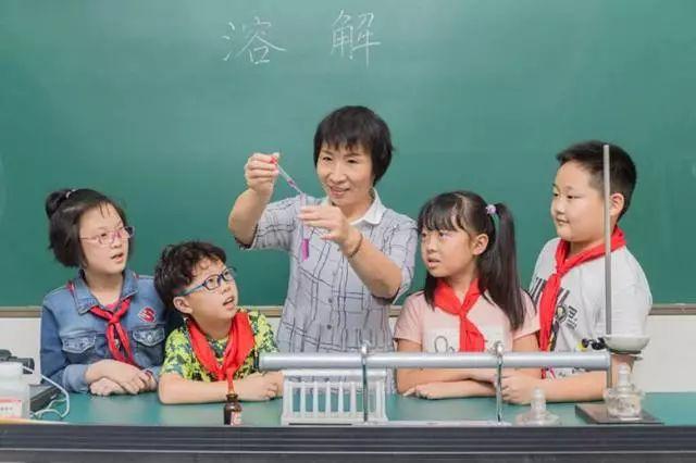 小学生将蜗牛养到四代同堂,这才是科学课最有意义的地方