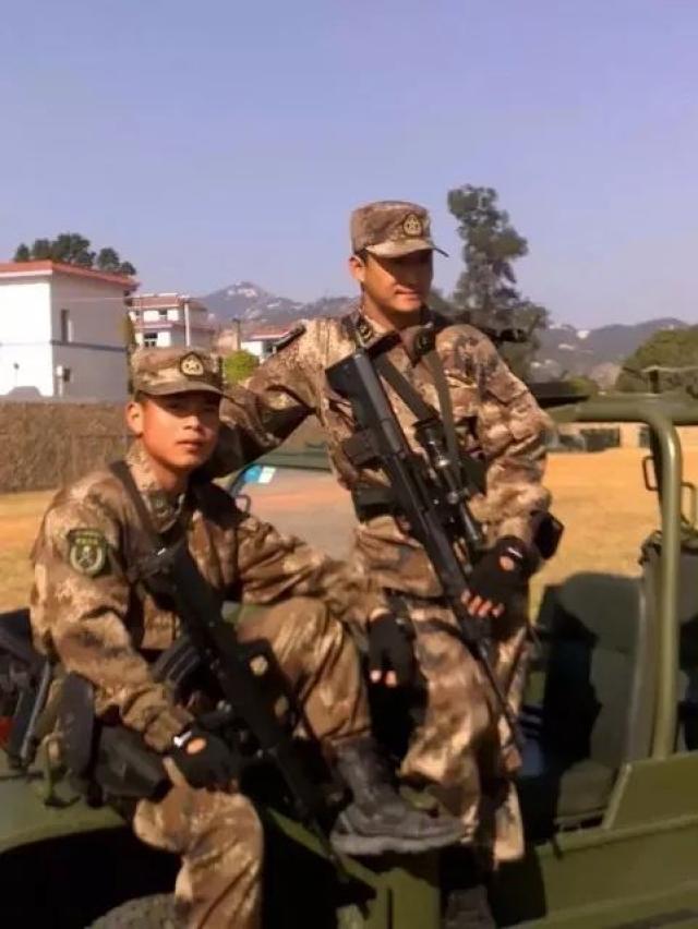 为了塑造好冷锋这个人物,电影《战狼》开拍之前,吴京在这支特种部队
