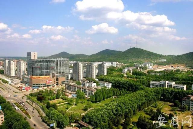 它北临淮河,与潘集区的高皇镇隔河相望,辖区有5条东西走向和11条南北