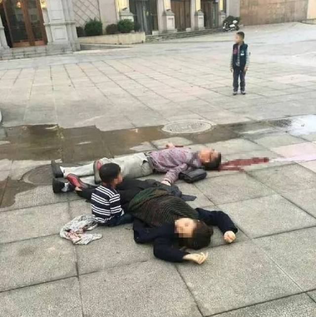 贵港北区维多利亚铂金会门口发生一起人伦惨剧 一名男子持刀将老婆