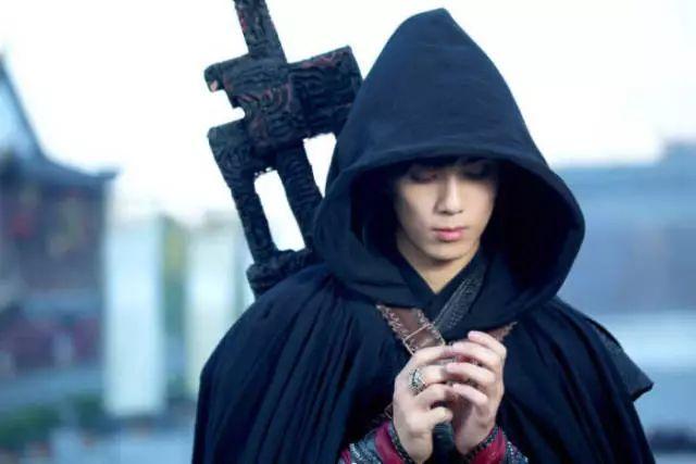 在古装武侠剧 《斗破苍穹》里,他饰演男主角萧炎,虽遭受重重打击仍