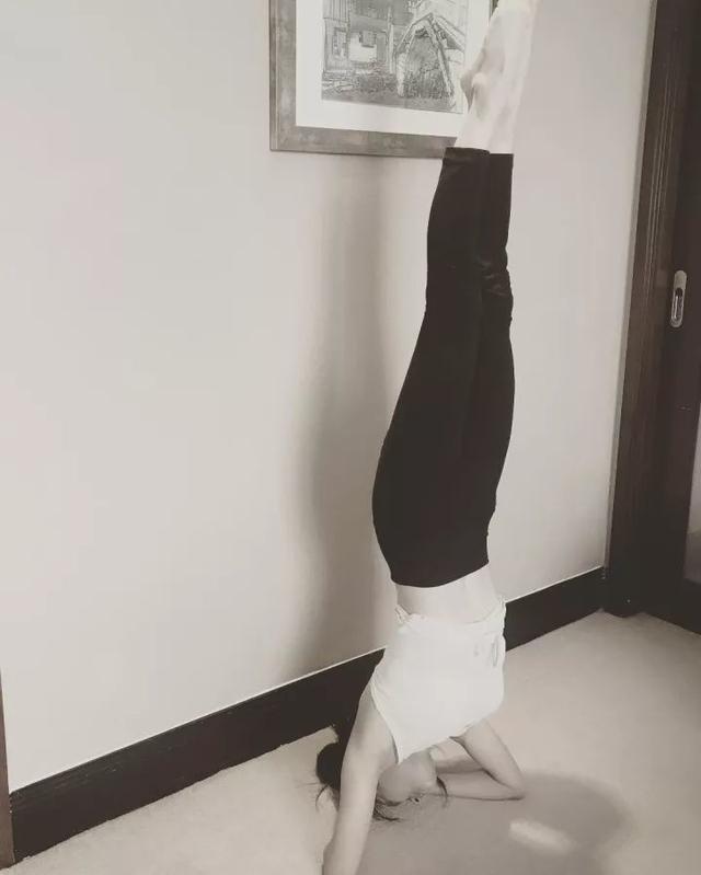 她撞脸唐嫣,曾是琼瑶女郎,惨遭渣男劈腿,被求婚三次,如今甜蜜晒娃成