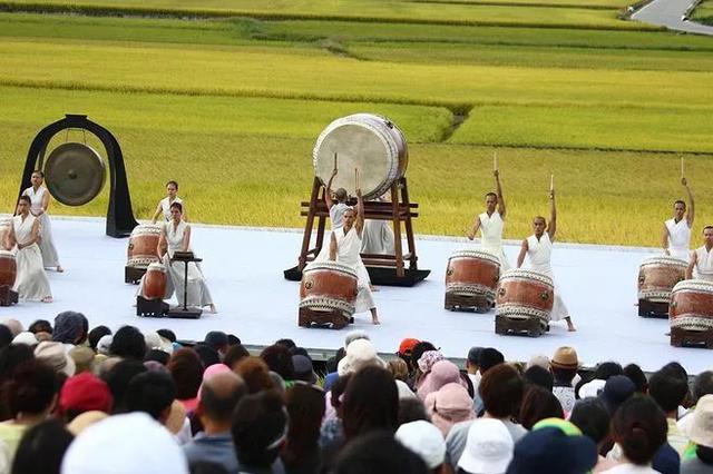 2013年"云门舞集"林怀民以池上为灵感 创作最新作品在池上稻田中演出