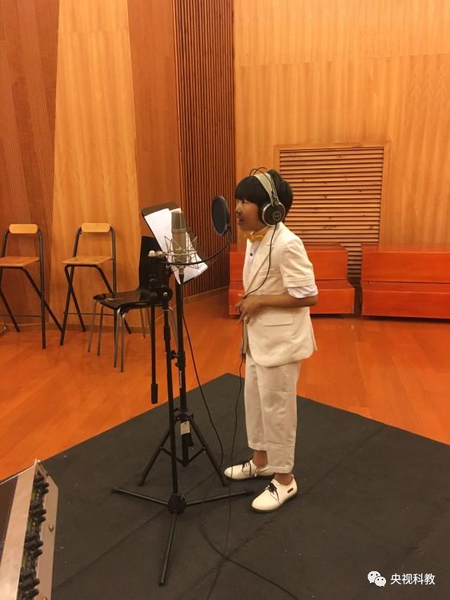 作曲:李朝晖,作词:王立欢  演唱:舒浩炀,小海鸥合唱团 制作:周晨 看