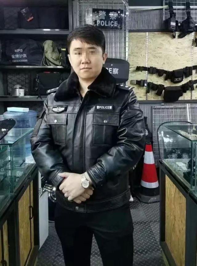 (这才是正式的警服)