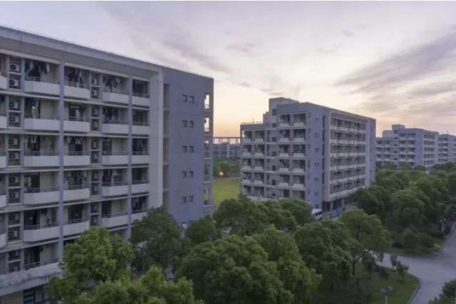 海湾高校巡礼~这三所高校颜值爆表