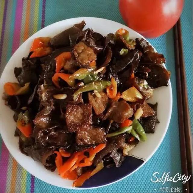 【木耳炒牛肉】