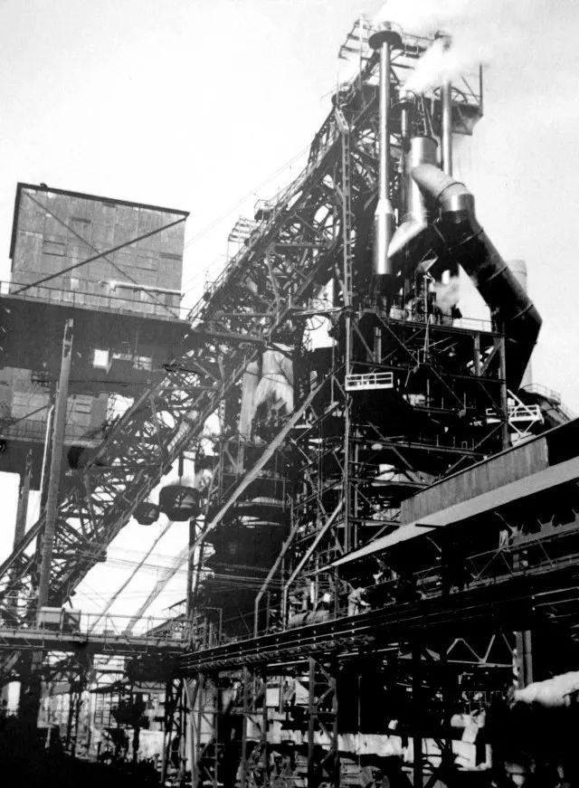 1953年投产的鞍钢七号高炉 50年前的1965年,吸收苏联技术在偏僻的云贵