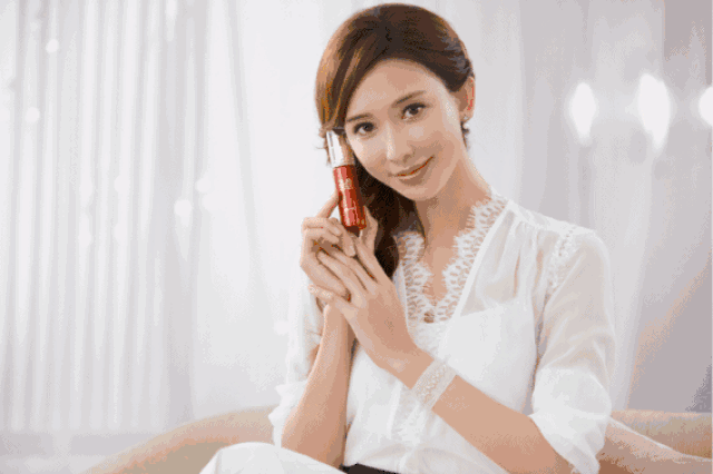 证件照怎么拍怎么丑?学学高圆圆,章子怡的拍照心机吧!