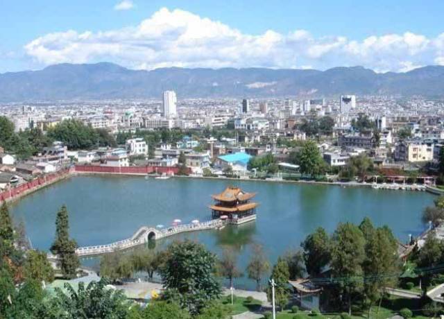 地理位置:云南省保山市 面积:4855.