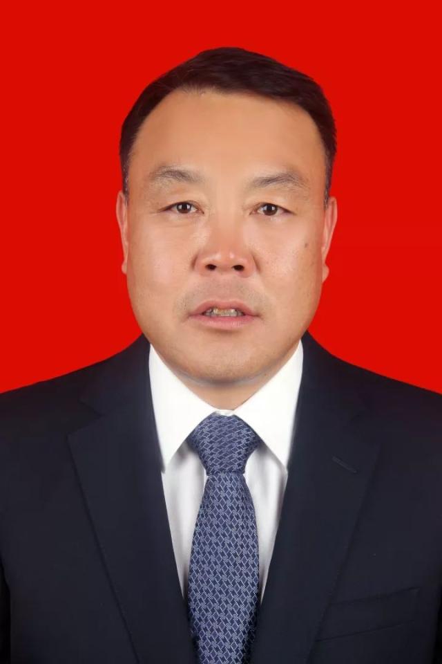 历任西吉县副县长,县委常委,宣传部部长,彭阳县委常委,副县长,政府