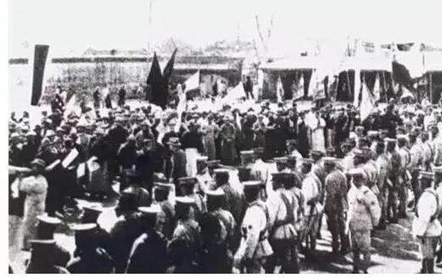 1926年3月底,党组织为了保存革命有生力量,将过去公开的斗争形式,转为