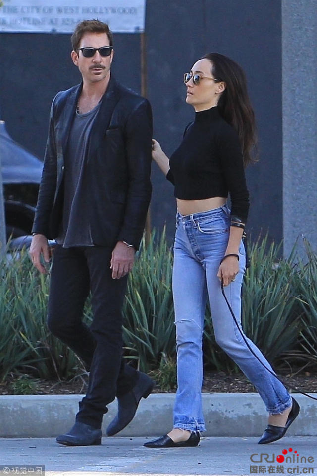 比弗利山庄,maggie q与未婚夫迪伦·麦克德莫特(dylan mcdermott)外出