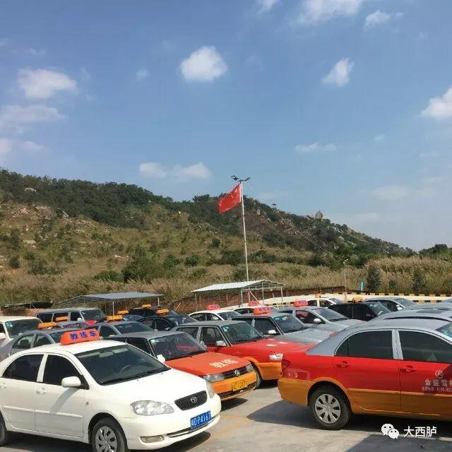 9月1日,小编通过朋友介绍,认识了这家驾校的一位教练,交费后开始学车