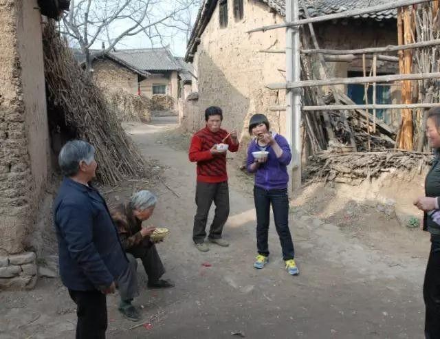 蓝田人,还记得端着饭碗上你家"串门子"的邻居吗?