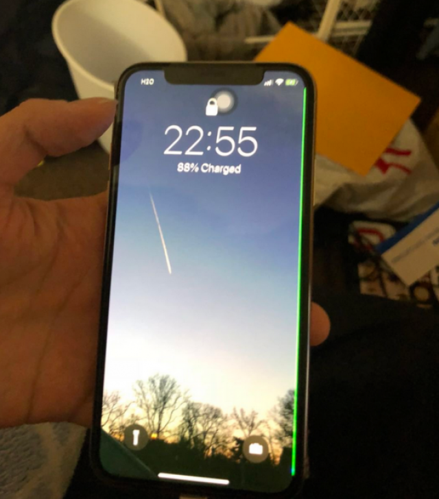 部分苹果iphone x设备边缘出现奇怪的绿线