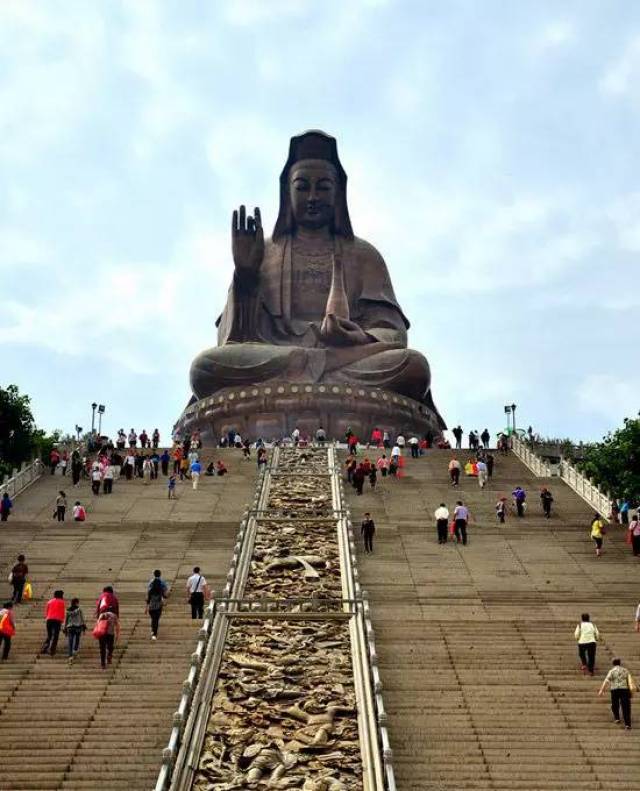 广东佛山西樵山南海观音,于1998年建成,通高61.