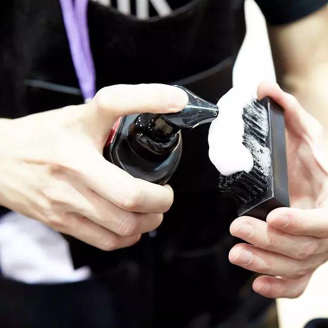 球鞋保养 | 麂皮鞋脏了不能用水洗,定期保养让你