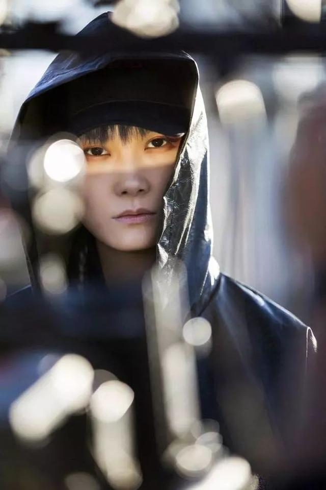 红唇,美腿,旗袍,唐装,高跟鞋……李宇春告诉你什么叫流行!