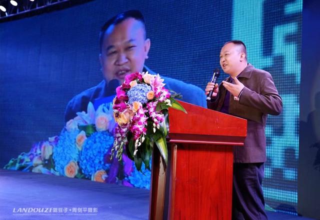 此外出席本次峰会论坛的还有:展辉集团董事长段世辉先生携夫人钟素萍