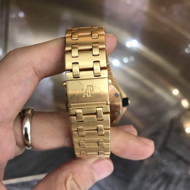 纯正的香港味 爱彼表为1997香港回归特别制作的纪念款