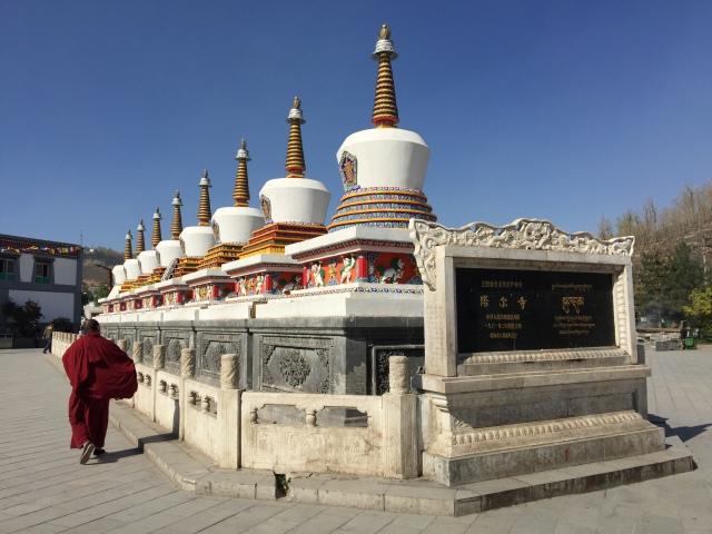 解放前,青海河湟地区其他格鲁派寺院时令型的寺市商业活动也是此起彼