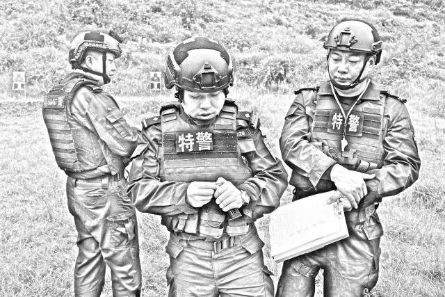 【牢记嘱托 感恩奋进】特警蜀黍教你玩转79微冲.