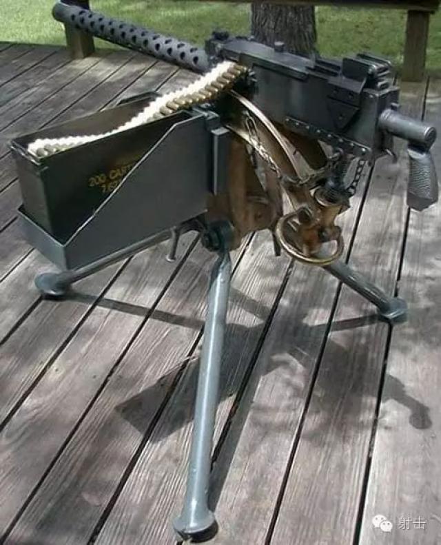 它是m1917a1式勃朗宁重机枪(水冷式)的改进型,其主要改进是去掉水筒