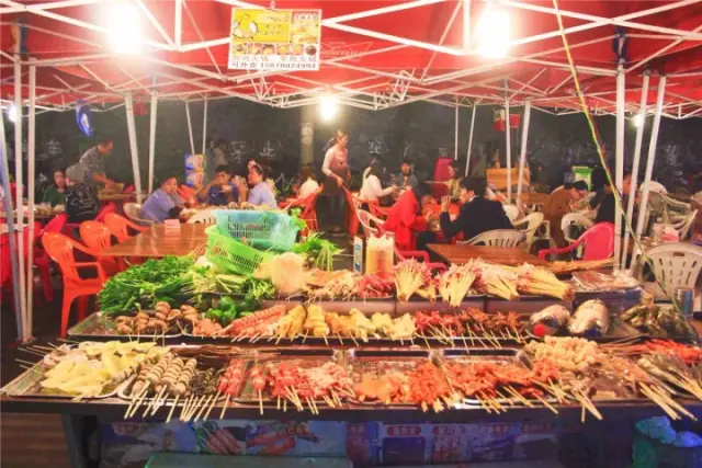 南昌紫荆路,100元就能吃遍全世界.