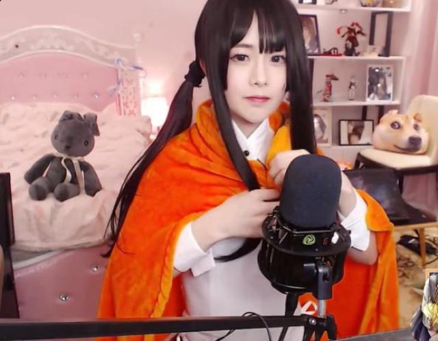 轩墨宝宝直播COS兔女郎,如果进入星盛典将穿