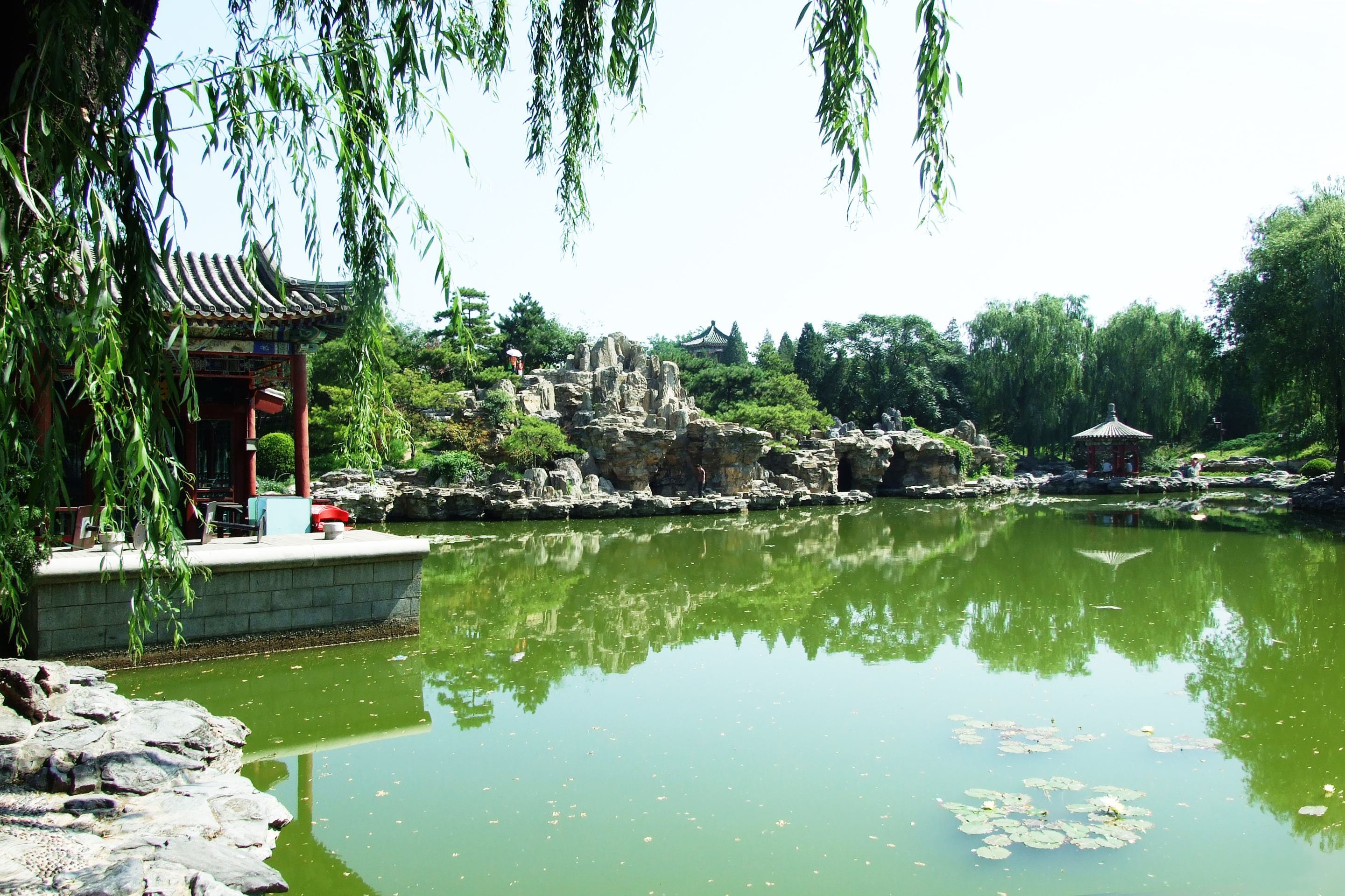 北京四大神坛之日坛公园,踏青赏花的好地方,是春分时节太阳祭坛