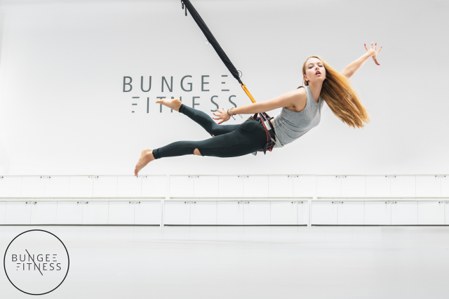 bungee室内蹦极运动馆