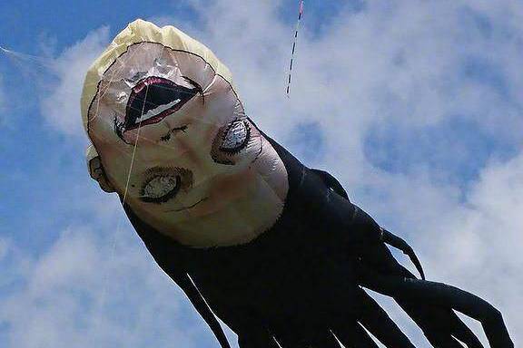 爆红东南亚的恐怖人头风筝涉嫌抄袭上海艺术家作品