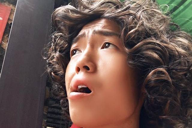 李任远参演《老友餐厅》,一人分饰三角,合作演员伍嘉成!