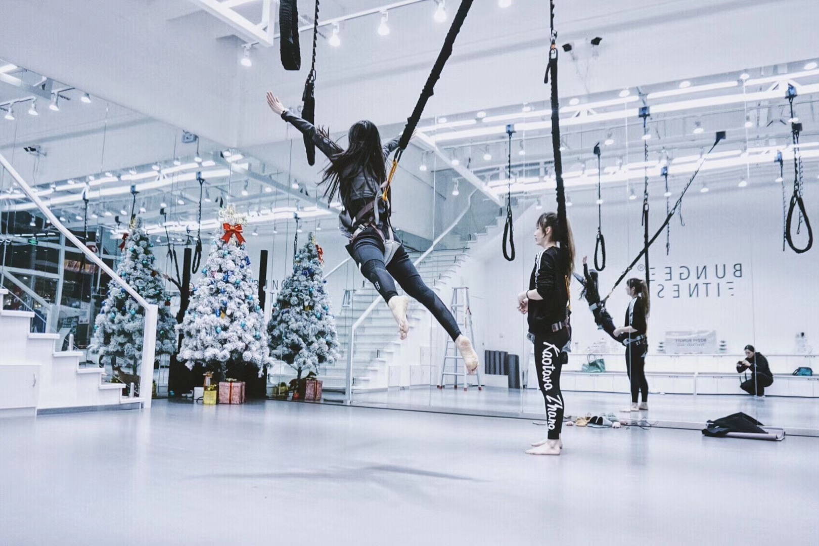 bungee室内蹦极运动馆