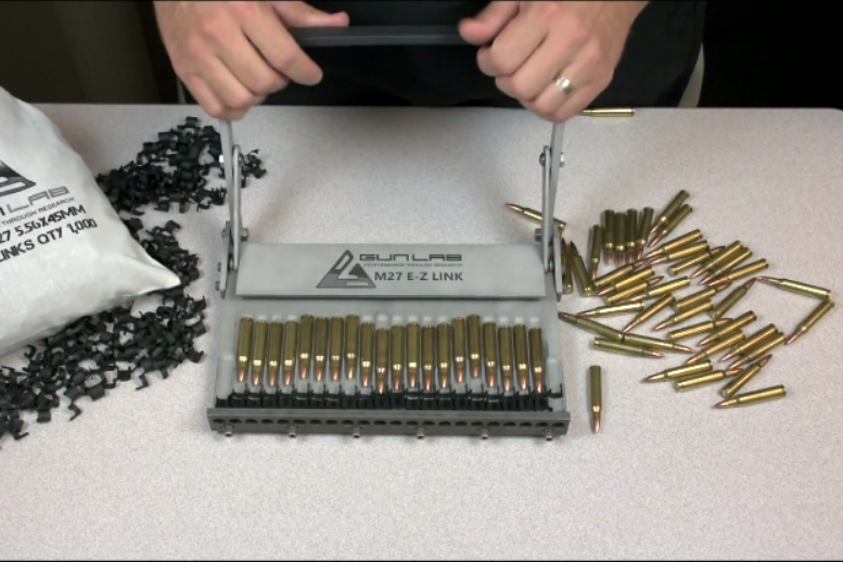 供机枪使用的可散式弹链,原来它是这样串接起来的!