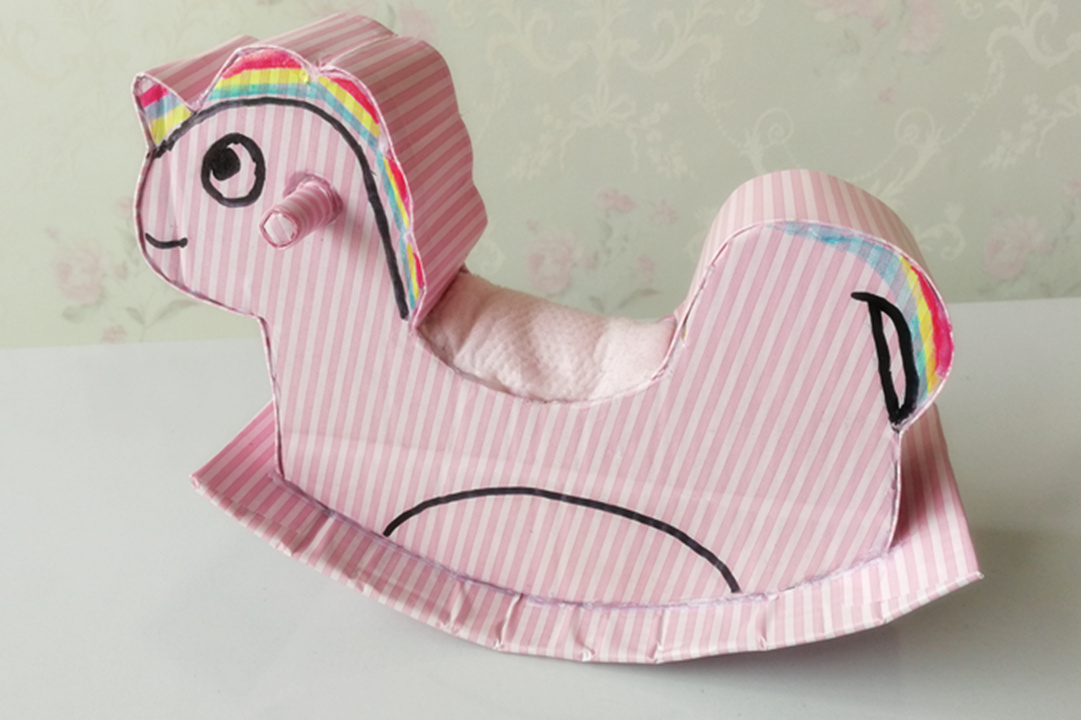 手工达人用纸板自制儿童摇摇马,以后再也不用带孩子去游乐场玩了_手机